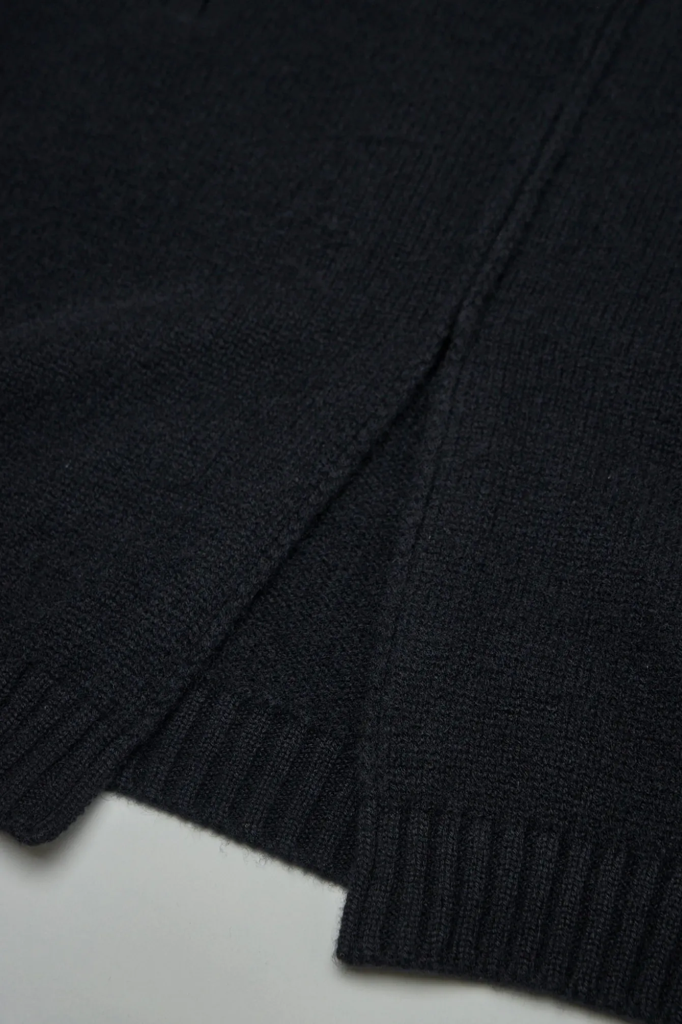 Geoffrey B. Small EV7WK01 Handmade Pure Cariaggi Yarn Cashmere Long Knit Cardigan - LABELS